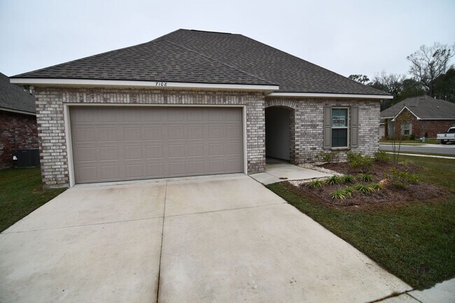 Building Photo - Trendy, 3 bedroom, 2 bath home in coveted Kenilworth Crossing Community near LSU