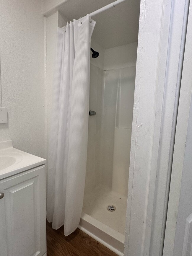 Building Photo - 135 E 17th St