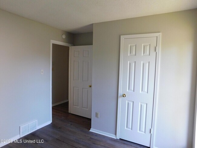 Building Photo - 5840 Waverly Dr