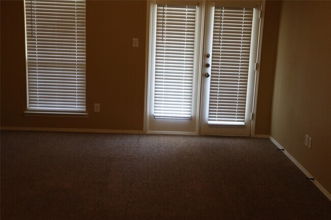 Building Photo - 9724 Old Field Dr