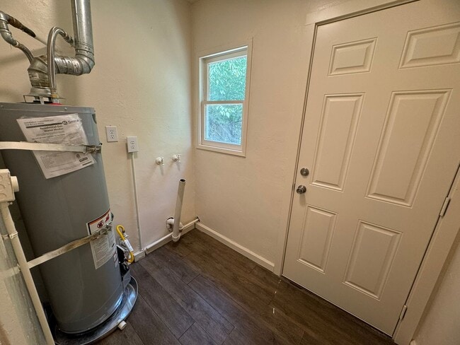 Building Photo - One Bedroom - West Sacramento