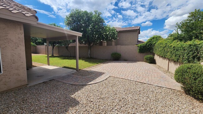 Building Photo - 4 Bedroom Home in the Silverhawke Communit...
