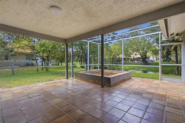Building Photo - 10633 NW 32nd Ct