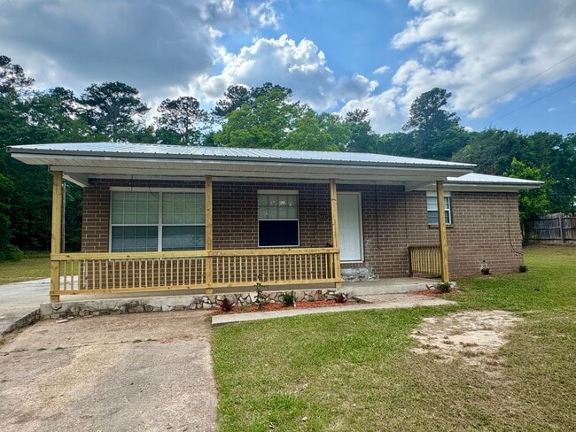 Primary Photo - 3 Bedroom 1 Bathroom in Graceville, FL