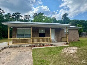 Building Photo - 3 Bedroom 1 Bathroom in Graceville, FL