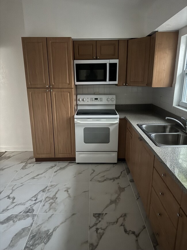 Building Photo - 6410 N 20th St