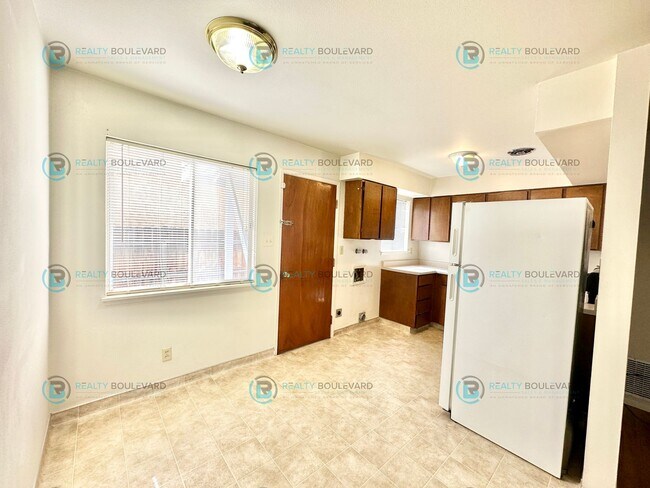 Building Photo - 1 Bedroom 1 Bath + Office next to Idlewild Park & the Truckee River