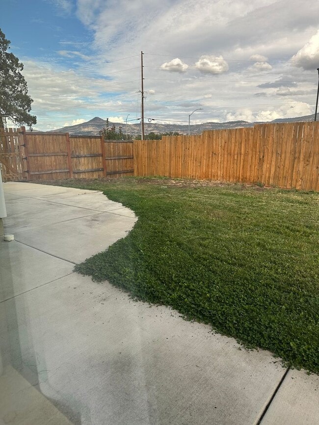 Building Photo - Beautiful 3BR/3BA Two-Story Home with Garage in Phoenix