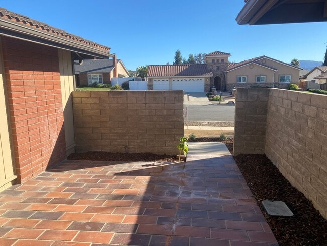 Building Photo - Summerfield Home