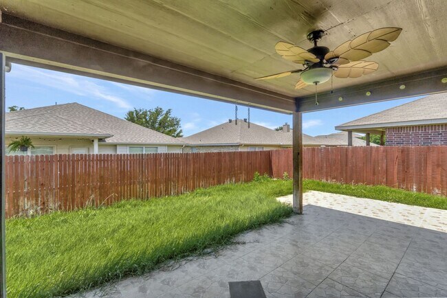 Building Photo - Ready for you to call this one home!