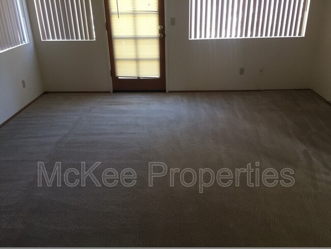 Building Photo - 12951 Pipilo Ct