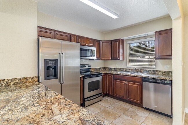 Building Photo - Completely Remodeled 3 Bed 2 Bath 1 Car Ga...