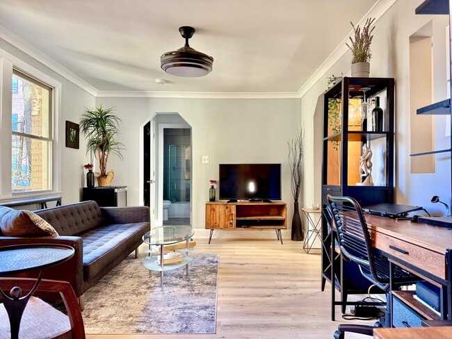 Building Photo - 1367 K St SE