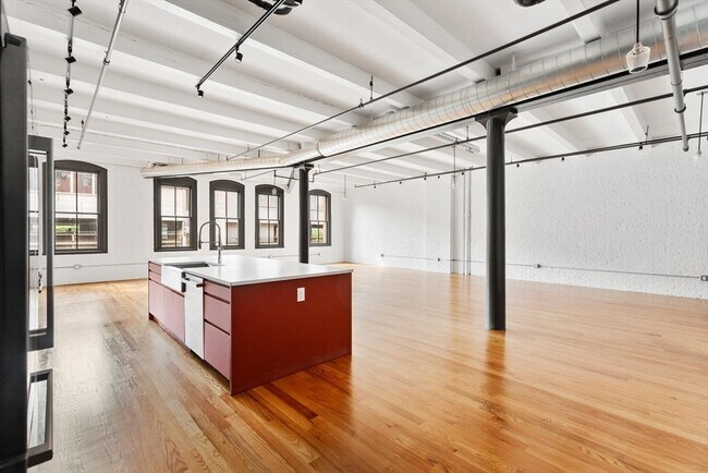 Building Photo - 144 Lincoln St