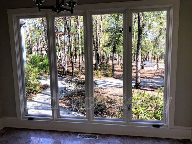 Building Photo - 1016 Creekside Ln