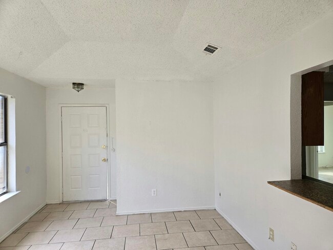 Building Photo - 2630 Cottonwood Ln