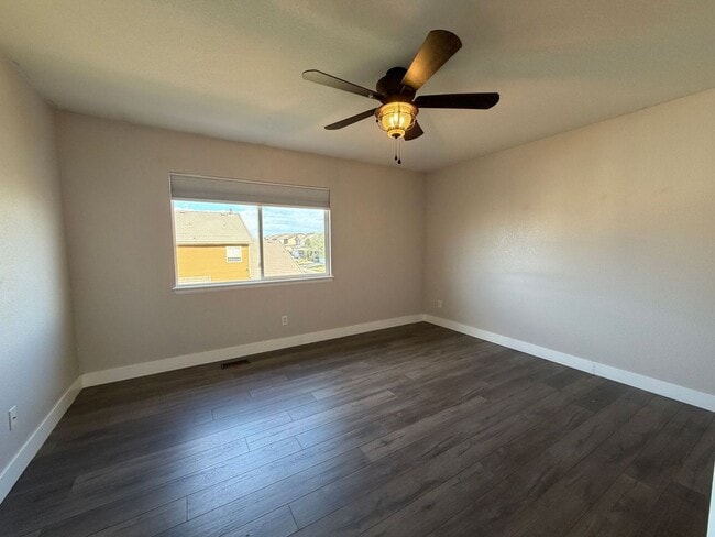 Building Photo - Spacious and Bright 3BD Home in Denver - Available Now