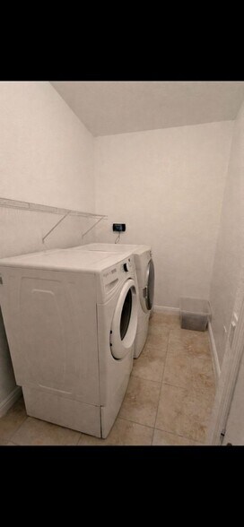 Building Photo - 2344 SE 16th Terrace