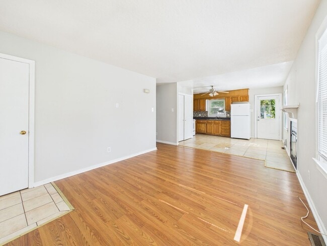 Building Photo - 835 Winnetka Ave