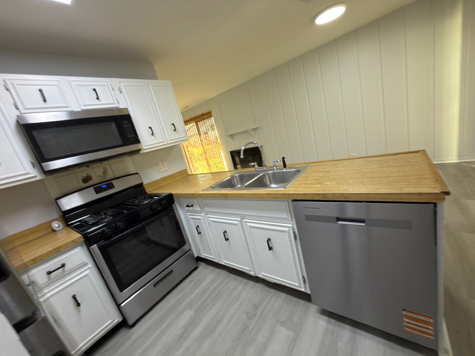 Building Photo - 1326 N Shadow Lake Ter