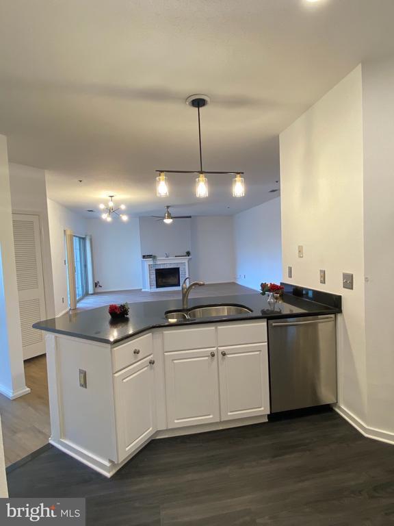 Building Photo - 600 Squire Ln
