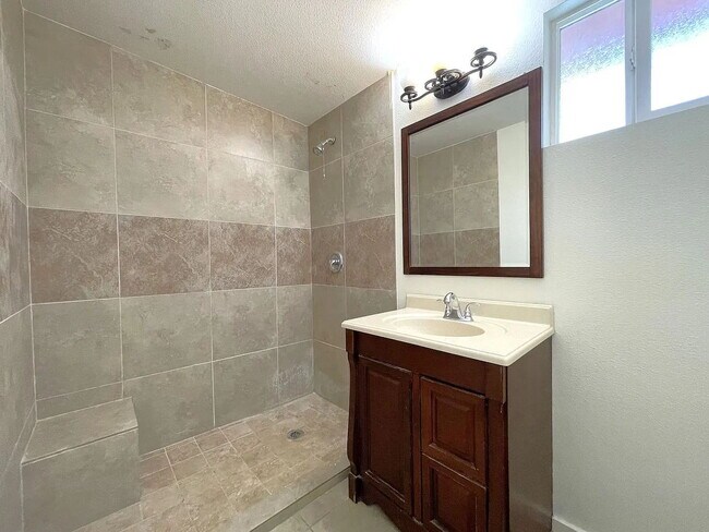 Building Photo - "Charming 3-Bed Oasis in Desert Hot Spring...