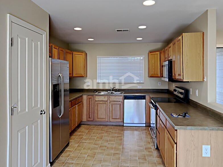 Building Photo - 5163 Pelican St