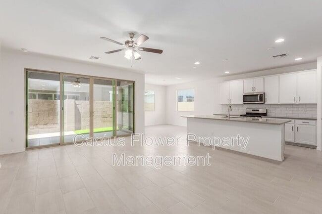 Building Photo - 9416 E Spiral Ave