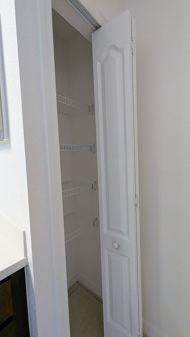 Building Photo - BEAUTIFUL 3-BEDROOM, 3-BATHROOM LUXURY TOW...