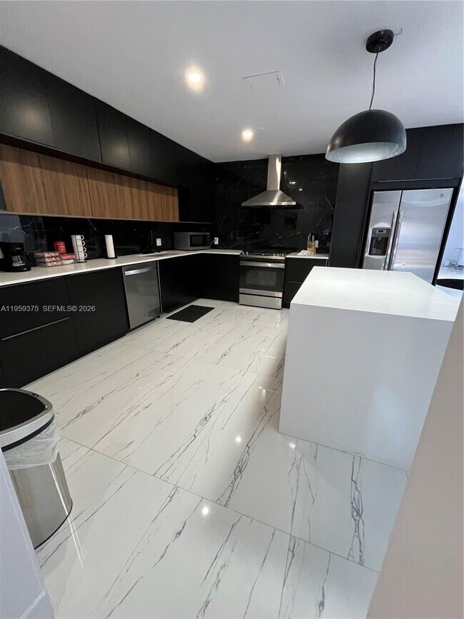 Building Photo - 39 SE 7th St