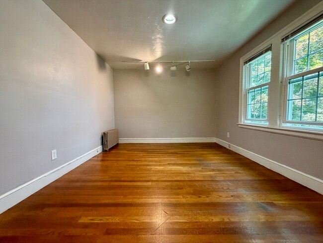 Building Photo - 18 Zenith Dr