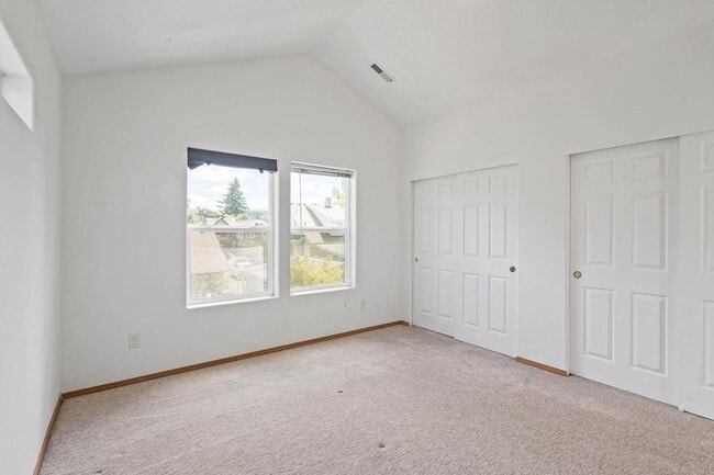 Building Photo - Charming 3-bdrm/2-bath Slender Home in Roseway. Fenced backyard, 1-car garage