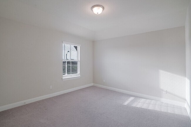 Building Photo - 15915 Durian St