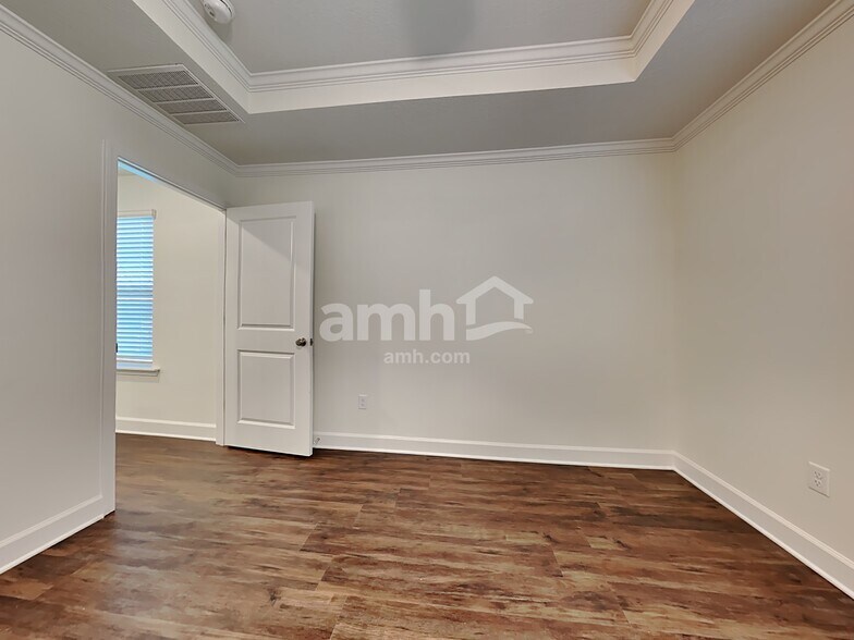 Building Photo - 1034 Tan Tara Trl
