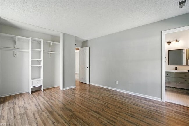 Building Photo - 1005 Scarlet Oak Ct S