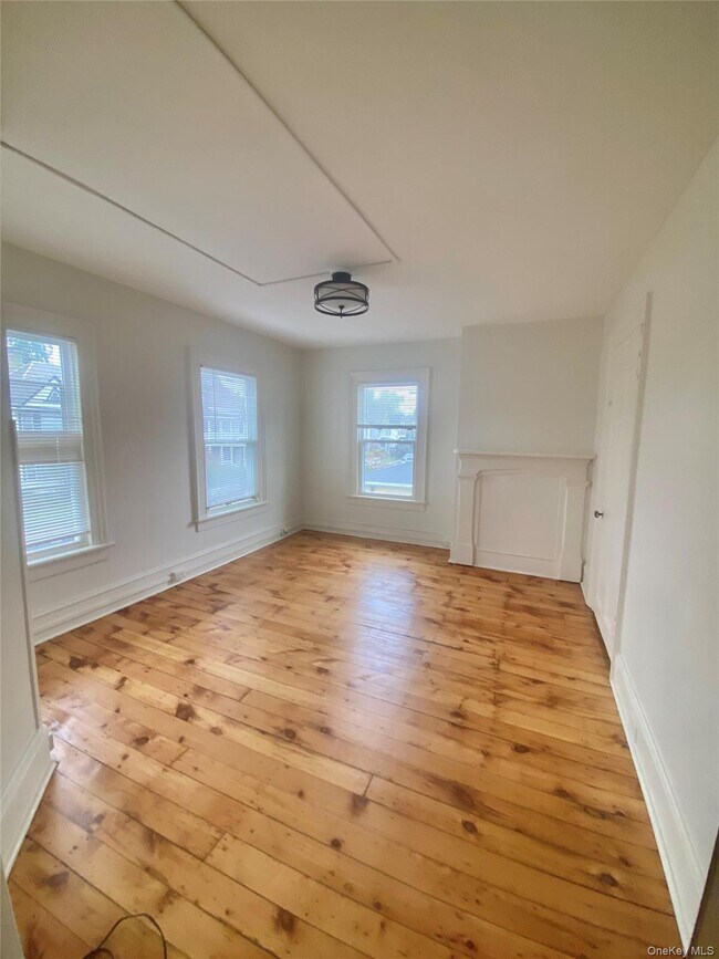 Building Photo - 8 Willow St