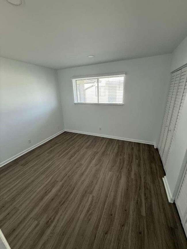 Building Photo - 902 E Tiffany Dr