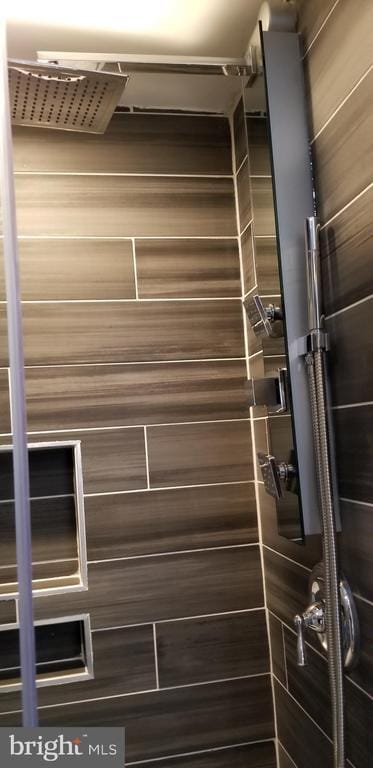 Building Photo - 8233 Lyndhurst St