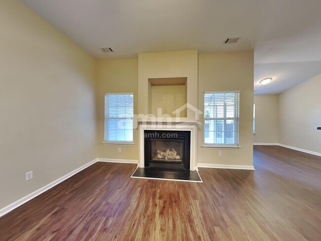 Building Photo - 12 Comesee Ct