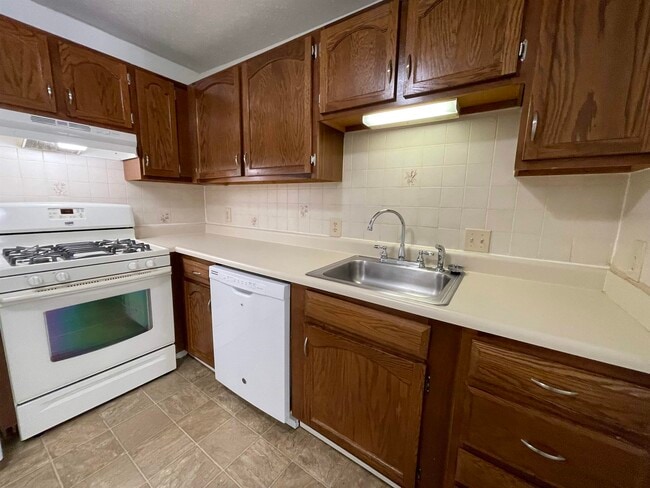 Building Photo - 379 Huse Rd