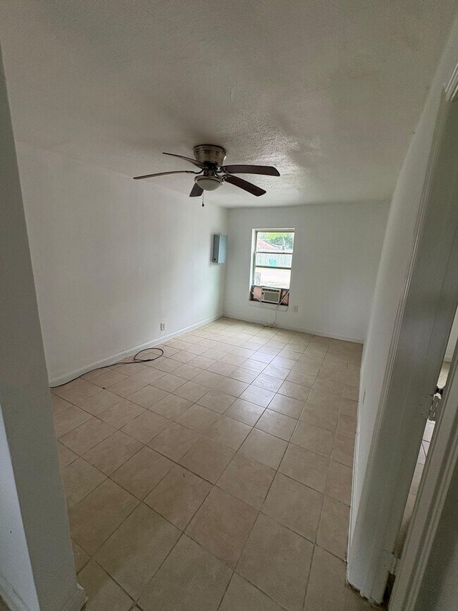 Building Photo - Your dream home awaits!