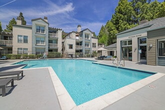 Building Photo - fountains-at-river-oaks