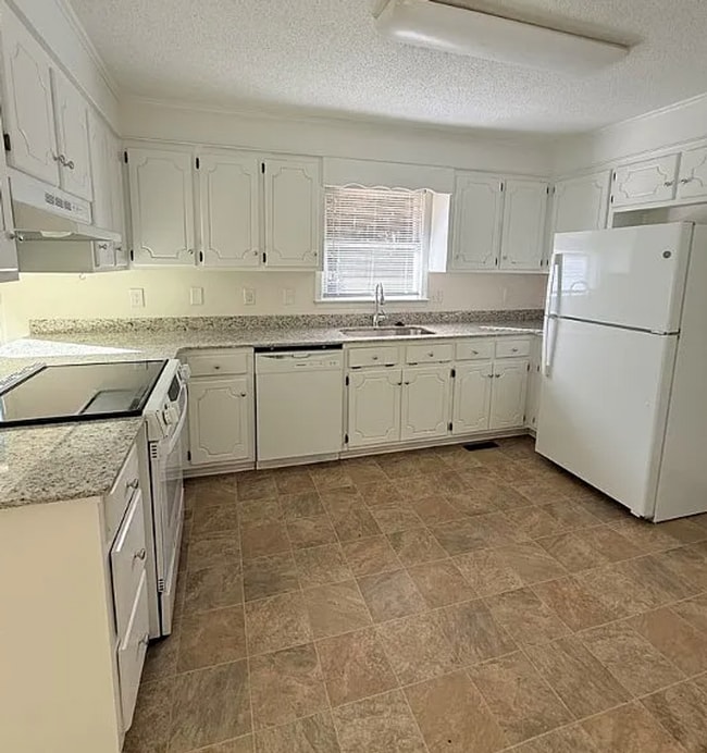 Building Photo - Newly Renovated 3 Bedroom 2 Bathroom Home In Clemson