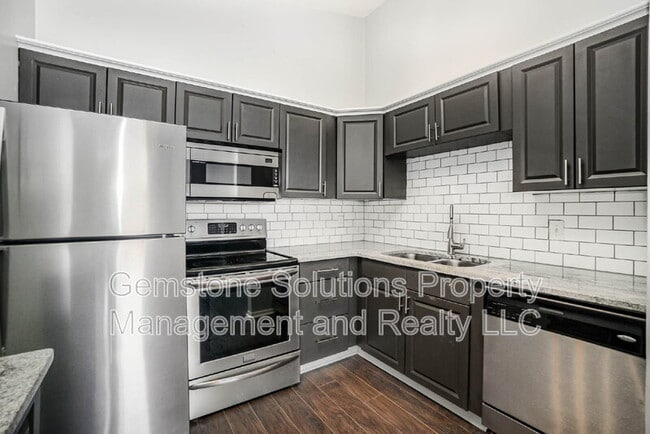 Building Photo - 613 Hillsboro Rd