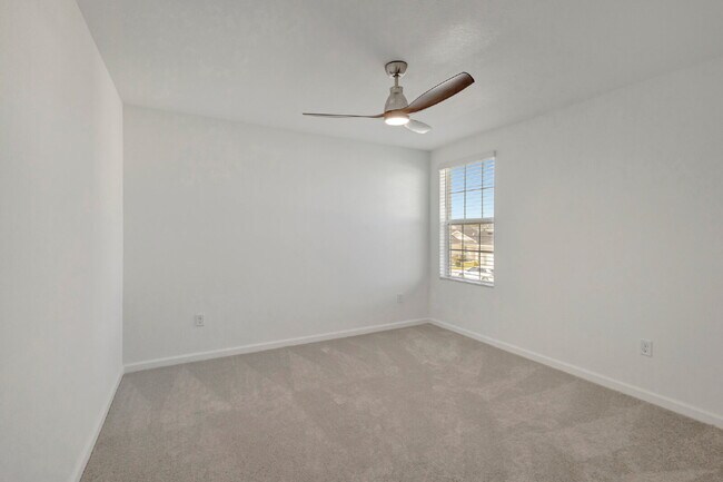 Building Photo - Luxurious Living: Spacious 5-Bedroom Home with Scenic Views in Port Saint Lucie!