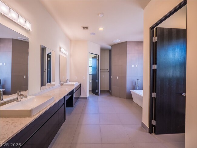 Building Photo - 7447 Yonie Ct