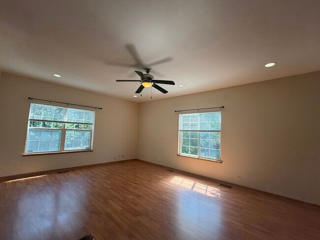 Building Photo - 211 Monarch Dr