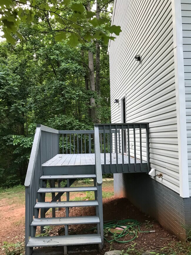 Building Photo - 3064 Happy Trail