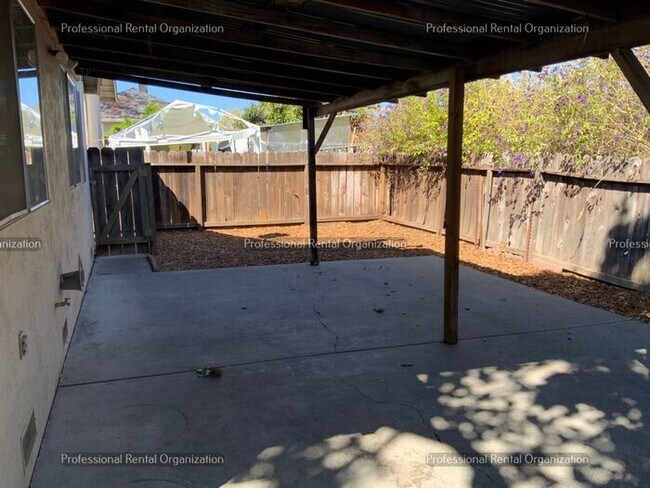 Building Photo - Coming Soon: Charming 2-Bed Duplex with Pa...