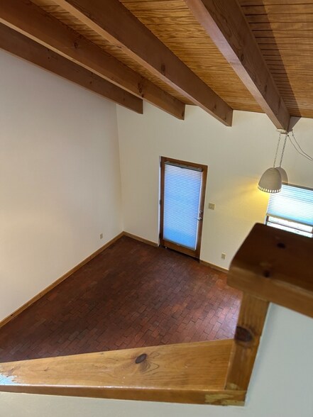 Building Photo - 132 Romero St